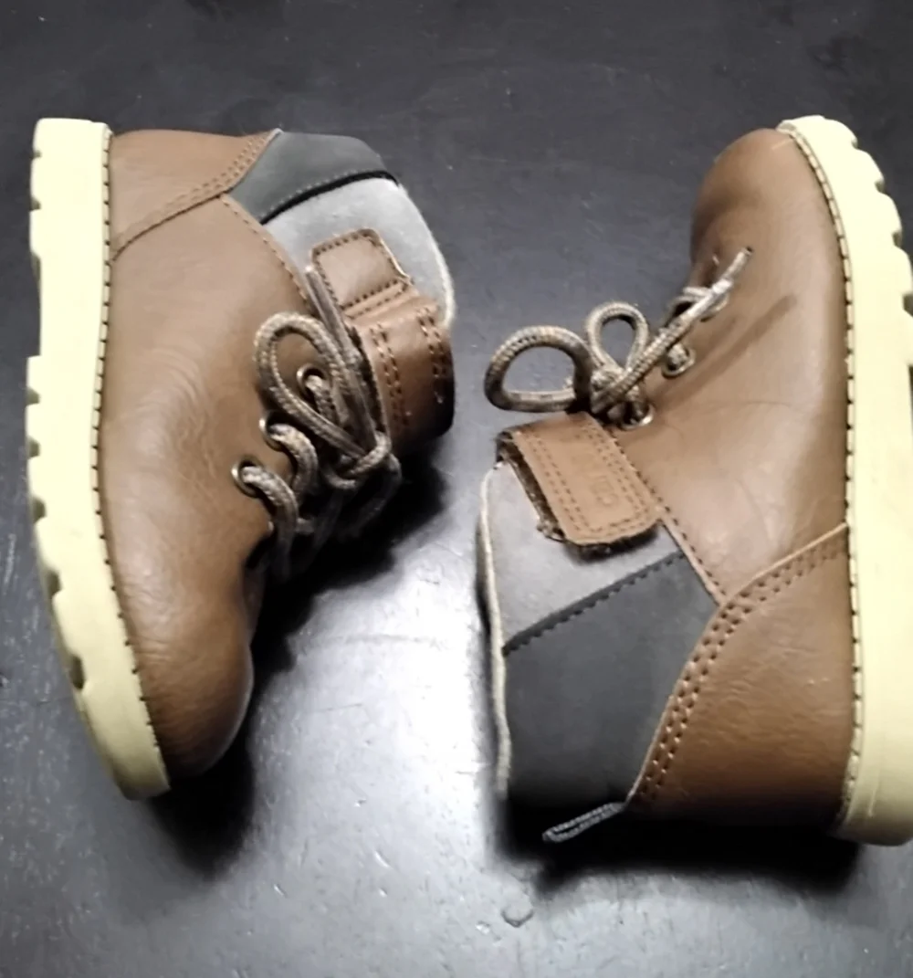 Carters Kim Unisex Boot For Kids Size 7